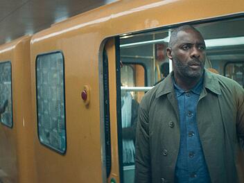 Schon wieder eine Entf&uuml;hrung: Sam Nelson (Idris Elba) muss in der zweiten Staffel "Hijack" eine Berliner U-Bahn retten.