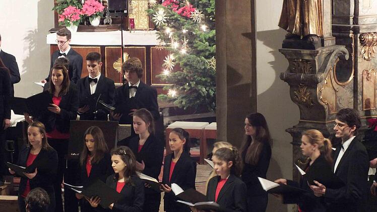 Die Chorjugend von Herzogenaurach gestaltete ein eindrucksvolles Weihnachtskonzert.  Foto: Manfred Welker