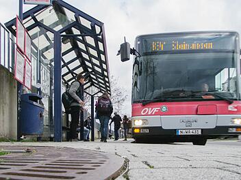 Der Kreistag machte sich am Montag Gedanken, wohin die Fahrt für Bus und Bahn bei der Schülerbeförderung gehen soll. Foto: Archiv/Marian Hamacher