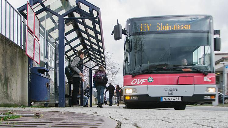 Der Kreistag machte sich am Montag Gedanken, wohin die Fahrt für Bus und Bahn bei der Schülerbeförderung gehen soll. Foto: Archiv/Marian Hamacher