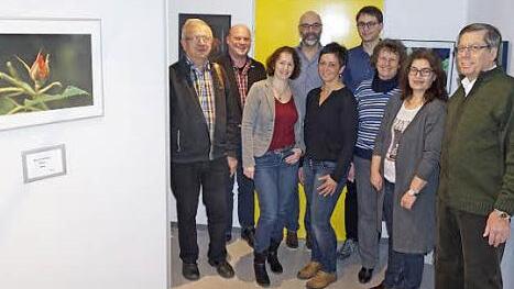 Fotoausstellung in der Hauer`schen Galerie in Bischofsheim. Das Bild zeigt von links: Martin Schiermeyer, Bürgermeister Georg Seiffert, Michaela Schleicher, Uwe Conradi, Anja Otter, Marcel Halbleib, Angelika Zotter, Hildtrud Hampl und Manfred Hauer.  Foto: Marion Eckert