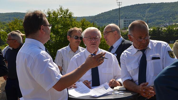 Erster Spatenstich zum Neubau des THW in Bad Kissingen.  Foto: Peter Rauch