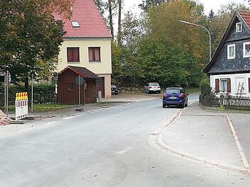 Die Burkersdorfer Ortsdurchfahrt wird komplett erneuert.Veronika Schadeck