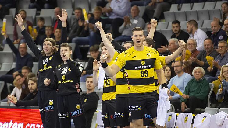 Der Jubel auf der HSC-Bank hielt sich vor allem nach der Pause in Grenzen; im Vordergrund Stefan Bauer (Nummer 99).