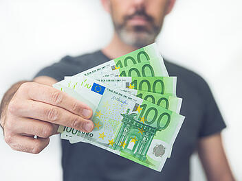 Geld, Euro, Hundert Euro, Geldschein, Schein, Mittelschicht