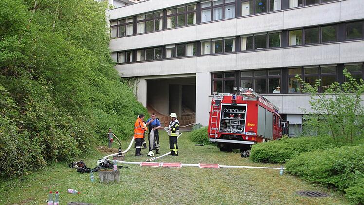 Feuerwehrmänner im Einsatz. Foto: Paul Ziegler
