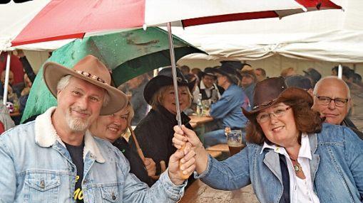 Der Regen schreckte die Country-Fans nicht ab.