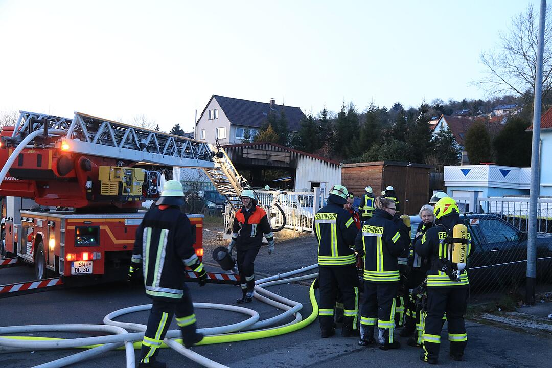 Unterfranken: Zwei Verletzte bei Brand in Industriehalle
