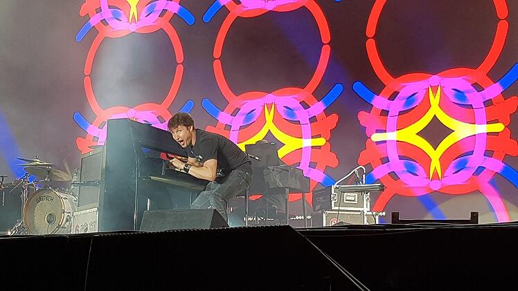 Augenkontakt zum Publikum - James Blunt.Foto: Marie-Theres Böger