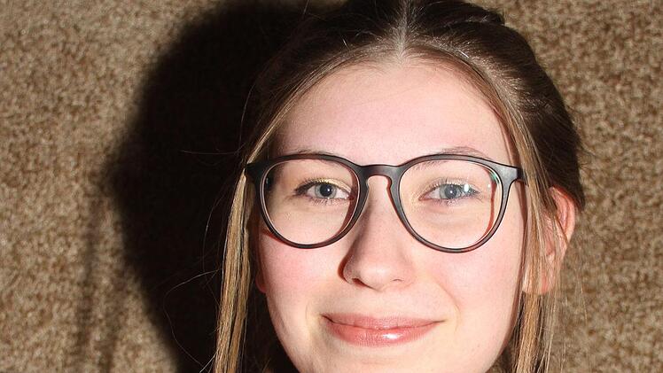 Alina Backhaus ist erst 17 Jahre alt. Sie wollte am Wochenende feiern. "Die Hexen machen eine gute Stimmung", fand sie und genoss die Party. Foto: Sonny Adam