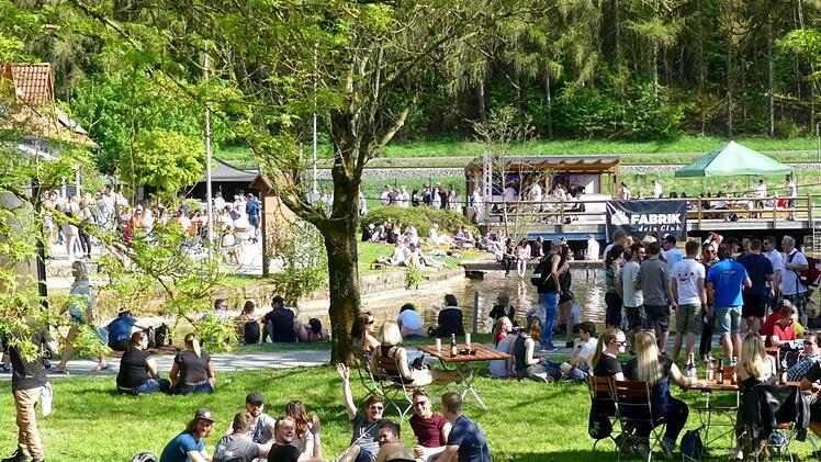 Das Event "Trebgast tanzt", bei dem am 29. April von 13 bis 23 Uhr die Bässe ununterbrochen dröhnten, hat sicher mit dazu beigetragen, dass sich einige Trebgaster Bürger jetzt über den Musiklärm am Badesee beschwerten.Dieter Hübner