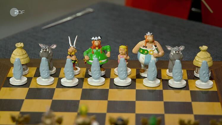 Die kultigen Figuren gehörten zum Schachspiel, das 1991 von der Firma Pixi et Cie als limitierte Sonderedition auf den Markt kam.