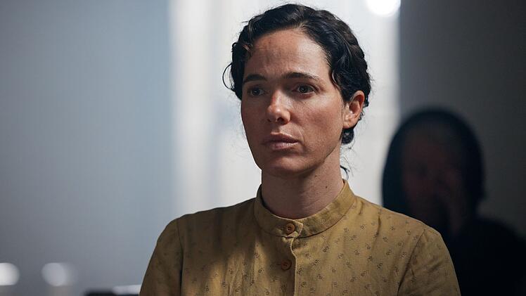 Elies (Verena Altenberger) erlebt den aufkommenden Faschismus in der bayerischen Provinz. Matti Geschonnecks Zweiteiler "Sturm kommt auf" entstand nach Oskar Maria Grafs pazifistischem Roman "Unruhe um einen Friedfertigen".