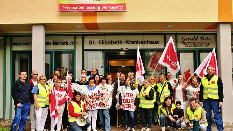 Bessere Arbeitsbedingungen und bessere Bezahlung forderten Beschäftigte am Elisabeth-Krankenhaus in Bad Kissingen. Foto: Werner Vogel
