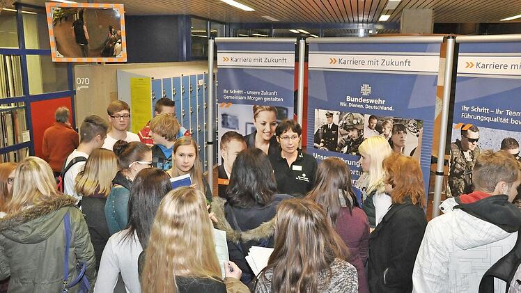 Bei dieser Aufnahme vom vergangenen Jahr ist der Informationsstand der Bundeswehr zu sehen.  Foto: privat