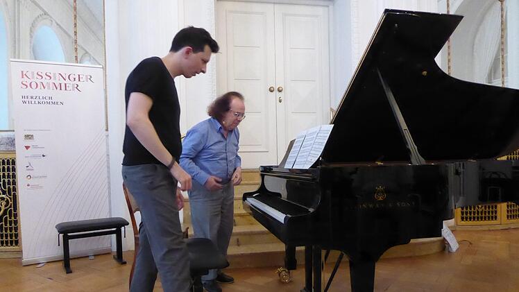 Mal sehen, was rauskommt: Cyprien Katsaris (rechts) und Lukasz Krupinski. Foto: Thomas Ahnert