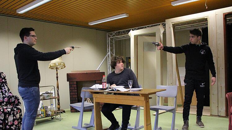 Die Schulferien nutzen die Schüler für ihre Proben zum Stück "Die Physiker". Foto: Julia Raab