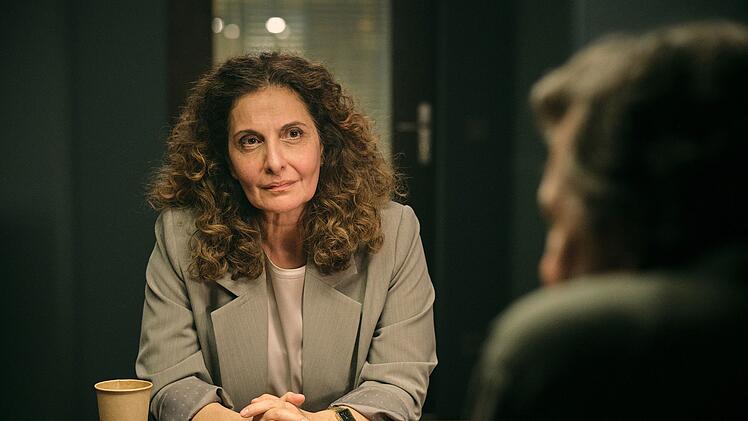 Anw&auml;ltin Simin Nadjafi (Proschat Madani) macht es dem verh&ouml;renden Kommissar Friedemann Berg (Hans-Jochen Wagner) alles andere als leicht.