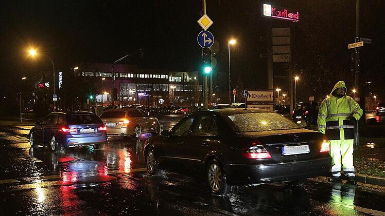 Das Verkehrschaos blieb auch vor der Arena aus. Foto: sportpress