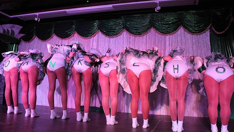 Die Markgrafengarde bedankt sich beim Publikum für den vielen Applaus. Foto: Carmen Schwind