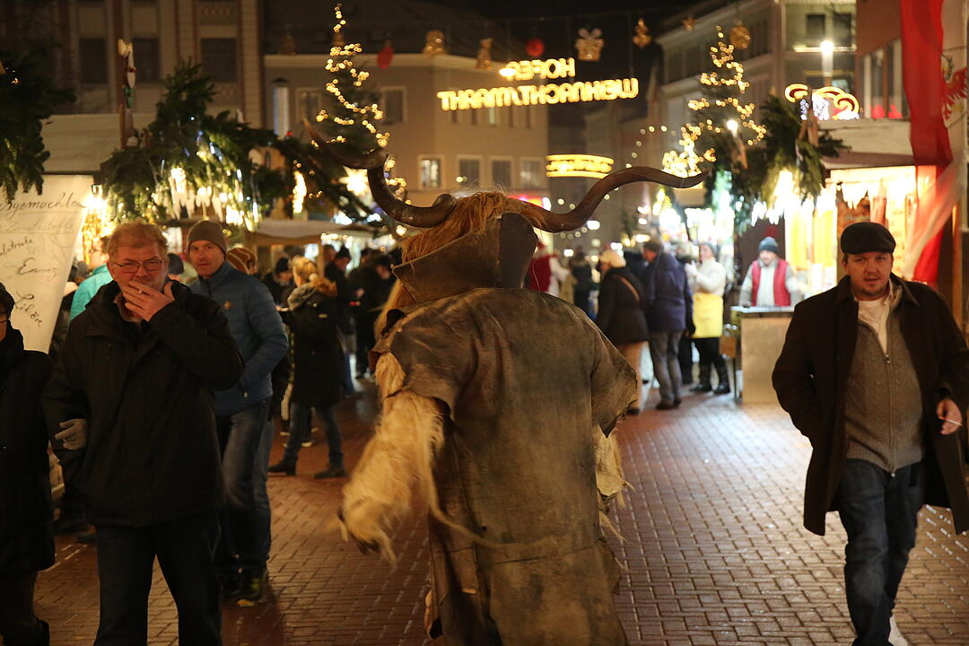 Oberfranken: Seltsame Gestalten auf dem Weihnachtsmarkt