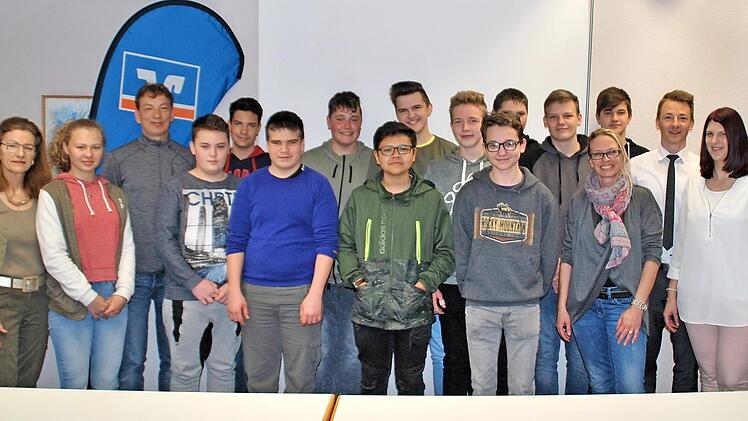 Trotz ihrer Verluste bekamen die Sch&uuml;ler Spenden f&uuml;r ihre Klassenkasse. Foto: privat