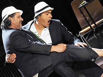 Begeisternde Darsteller: Stephan Mertl als Estragon (links) und Helmut Jakobi als Wladimir in Becketts "Warten auf Godot". Foto: Andrea Kremper