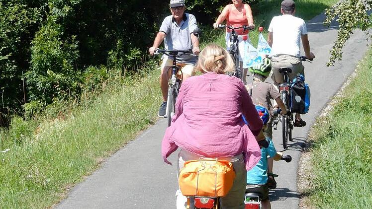 Mountainbiker im Leinleitertal. Um Heiligenstadt herum entstand das erste Mountainbikenetz mit drei Touren. Foto: Reinhard Löwisch