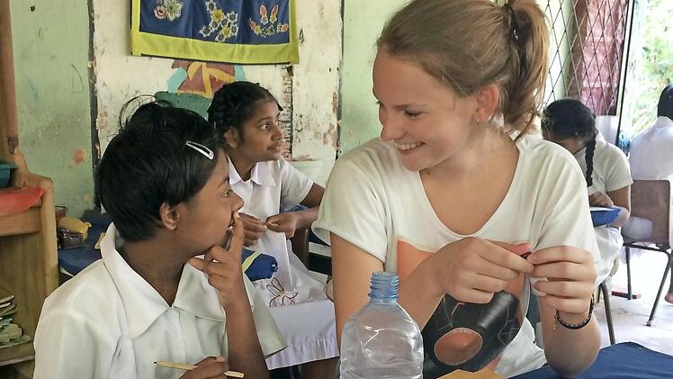 Cosima Göldner war auch als Lehrkraft in Sri Lanka eingesetzt. Fotos: privat