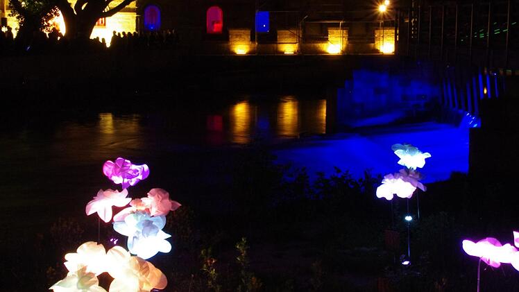 "Kronach leuchtet" ist Teil eines BR-Film, der am Sonntag ausgestrahlt wird. Dabei wird auch an die idyllisch illuminierte Haßlach erinnert. Foto: Archiv/Marco Meißner