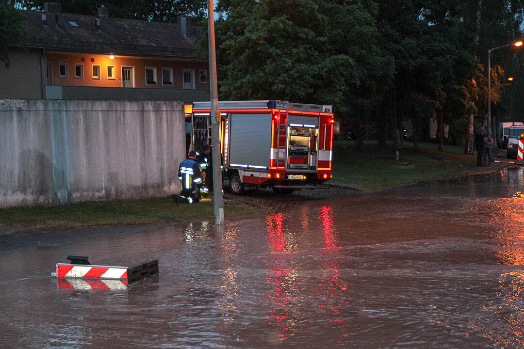 Nürnberg: Beschädigte Leitung setzt einen ganzen Straßenzug unter Wasser