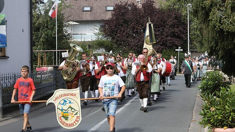 Der Festzug in Langensendelbach Foto: Barbara Herbst