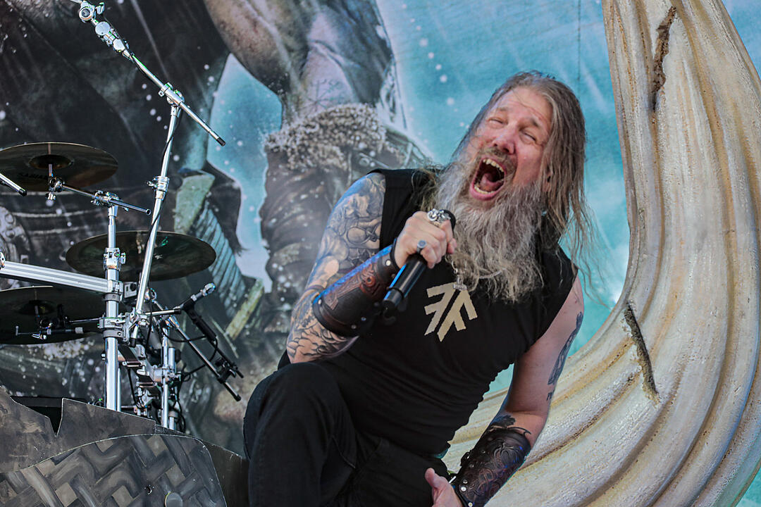 Amon Amarth bei Rock im Park 2019: Ganz viel Metal und Feuer bringt die Fans zum Durchdrehen