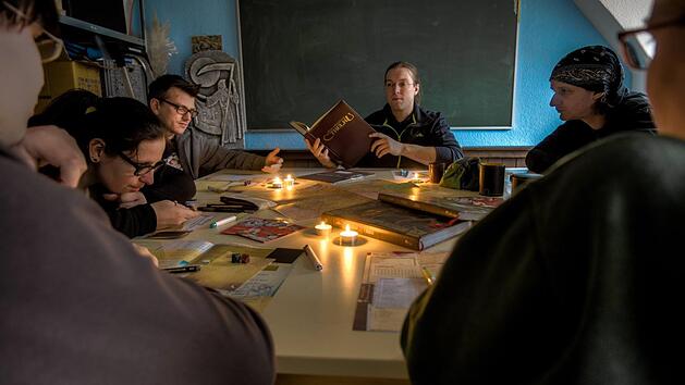 Vor Corona trafen sich die Mitglieder des FiS in der CoJe, um Rollen- und Brettspiele sowie Tabletops zu spielen.