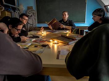 Vor Corona trafen sich die Mitglieder des FiS in der CoJe, um Rollen- und Brettspiele sowie Tabletops zu spielen.