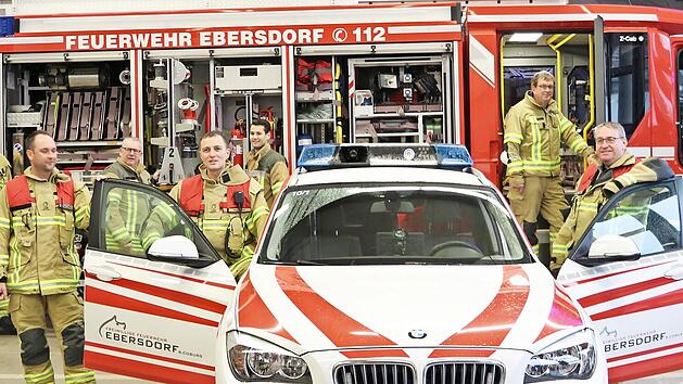 Das F&uuml;hrungsteam von Wehr und Verein (von links): Ulrich Gr&auml;bner (Kassier), Maximilian Gr&auml;bner, stellvertretender Kommandant Tino Schillig, stellvertretender Vorsitzender Uwe Lambrech, Schriftf&uuml;hrer Alexander Krey, stellvertretender Kommandant Christian Gollan, stellvertretender Vorsitzender J&uuml;rgen Ponsel, Kommandant Thorsten Langbein, bisheriger Kommandant Bernd Lemser.