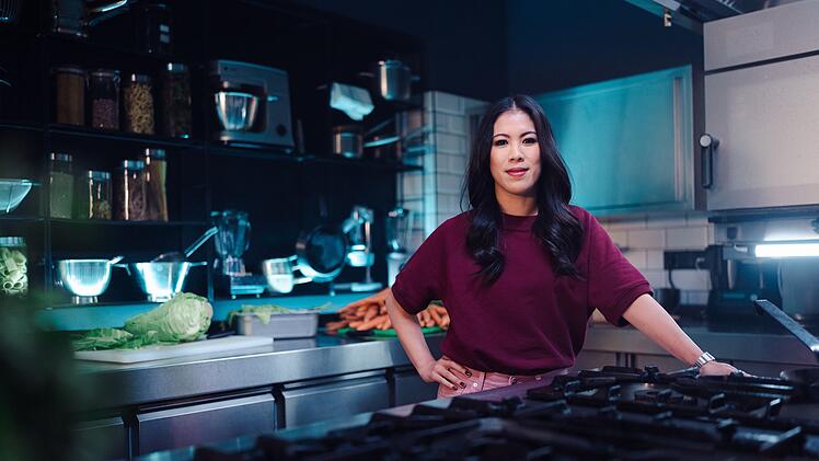 Dr. Mai Thi Nguyen-Kim ist vor allem durch ihren populärwissenschaftlichen YouTube-Kanal "maiLab" sowie ihre Auftritte im Fernsehen bekannt geworden.