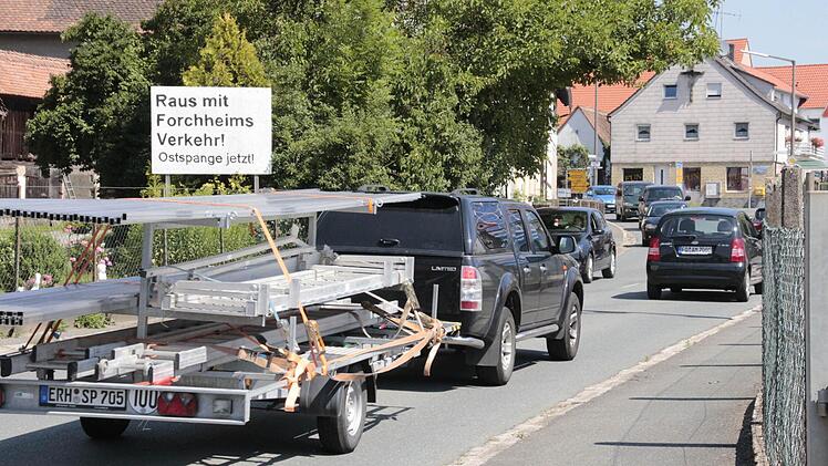 In Gosberg wird die Ostspange gefordert. Doch die Gemeinde Pinzberg kann eine Umgehung im Alleingang nicht finanzieren. Und ob eine Unterstützung durch den Bund funktionieren wird, ist momentan völlig ungewiss. Foto: Josef Hofbauer