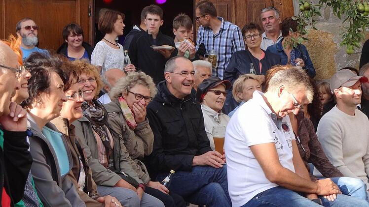 Flasche Witze? Gelacht wird trotzdem. Foto: Johanna Eckert
