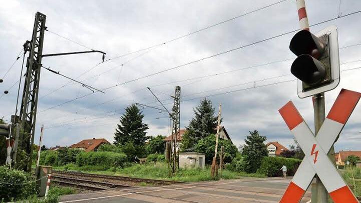 Der Bahnübergang Stockweg ist der Dreh- und Angelpunkt für die Realisierung der Südumgehung. Foto: R. Rinklef