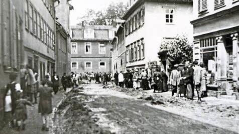 Nur noch Schlamm: die Leopoldstra&szlig;e nach dem Unwetter am Abend des 9. Juli 1926.