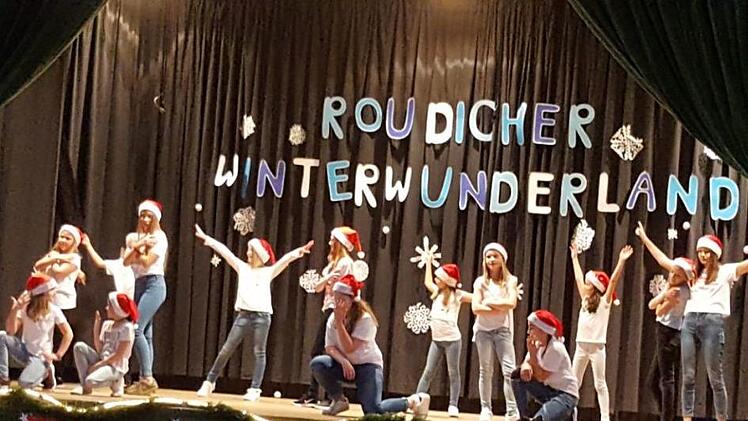 Alle Akteure waren mit Begeisterung und Freude bei den Auftritten beim Weihnachtsturnen des TVU dabei. K.- H. Hofmann