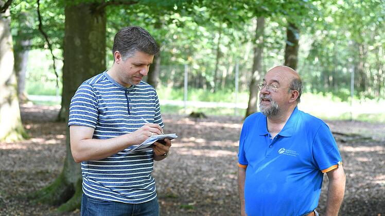 Reporter Matthias Litzlfelder und Revierleiter Hubertus Hadwiger Foto: Ronald Rinklef