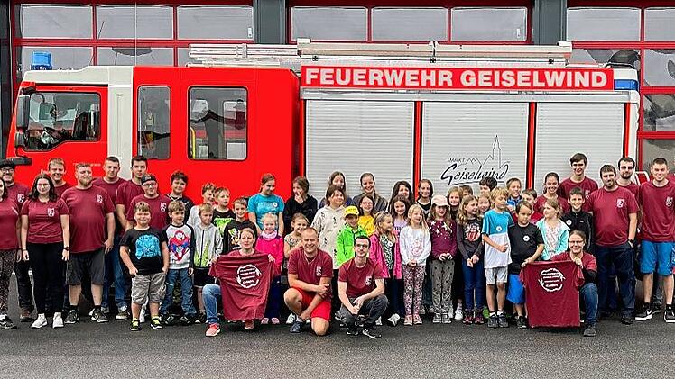 Gruppenbild Kinder mit Betreuern