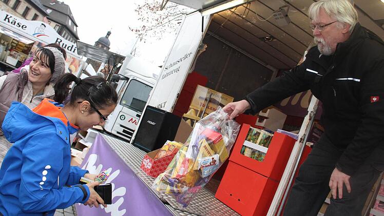 Bei einer ganzen Tüte von Süßigkeiten können viele nicht widerstehen.