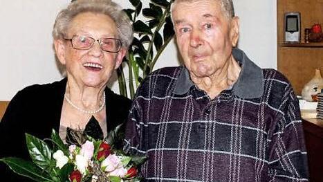 Ihre eiserne Hochzeit feierten Anita und Alfred Krines in Sand. Sie sind sich seit 65 Jahren aufrichtig zugetan. Foto: Alfons Beuerlein