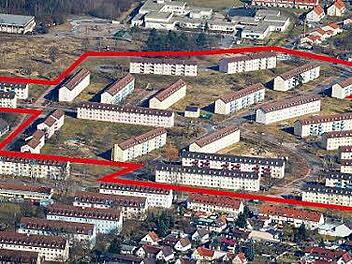 Rund 20 Häuser: das Abschiebelager aus der Luft  Foto: Ronald Rinklelf