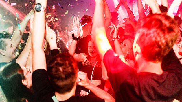 Nach Beschluss beim Corona-Gipfel: Dürfen Discos und Clubs auch in Bayern wieder öffnen?