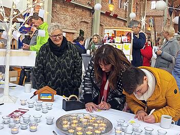 Beim Martinimarkt wird wieder die Wunschbaum-Aktion des Kronacher Lions-Clubs stattfinden, der sich – wie unser Bild aus dem Jahr 2019 zeigt – großer Beliebtheit erfreut.