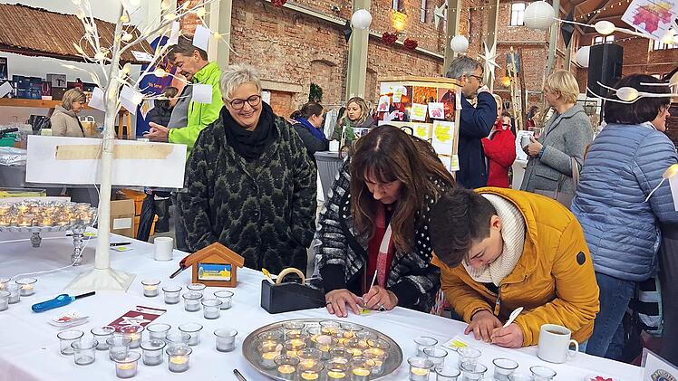 Beim Martinimarkt wird wieder die Wunschbaum-Aktion des Kronacher Lions-Clubs stattfinden, der sich – wie unser Bild aus dem Jahr 2019 zeigt – großer Beliebtheit erfreut.